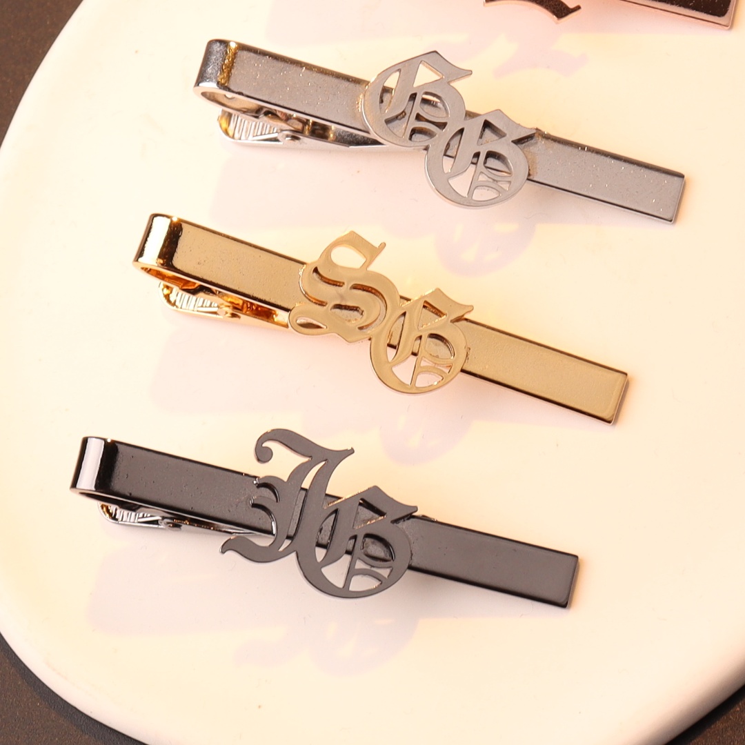 Tuxedo Lapel Pin - Spinka do krawata z inicjałami dla