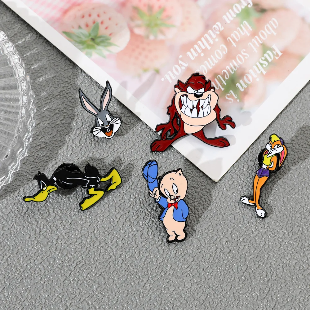 Zestaw przypinek z króliczkami – Tuxedo Lapel Pin recenzja i cena