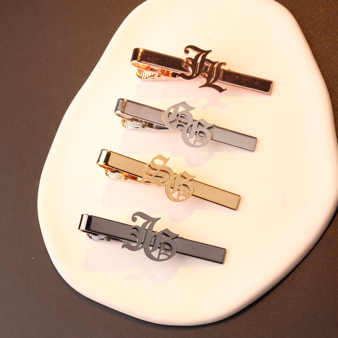 Spinka do krawata z inicjałami – Tuxedo Lapel Pin recenzja i cena