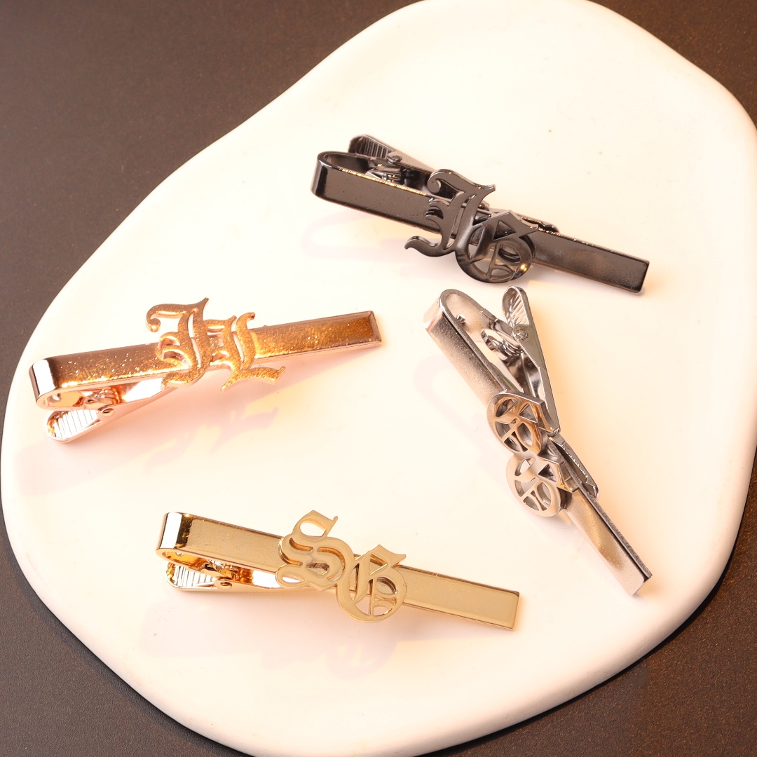 Spinka do krawata z inicjałami – Tuxedo Lapel Pin recenzja i cena