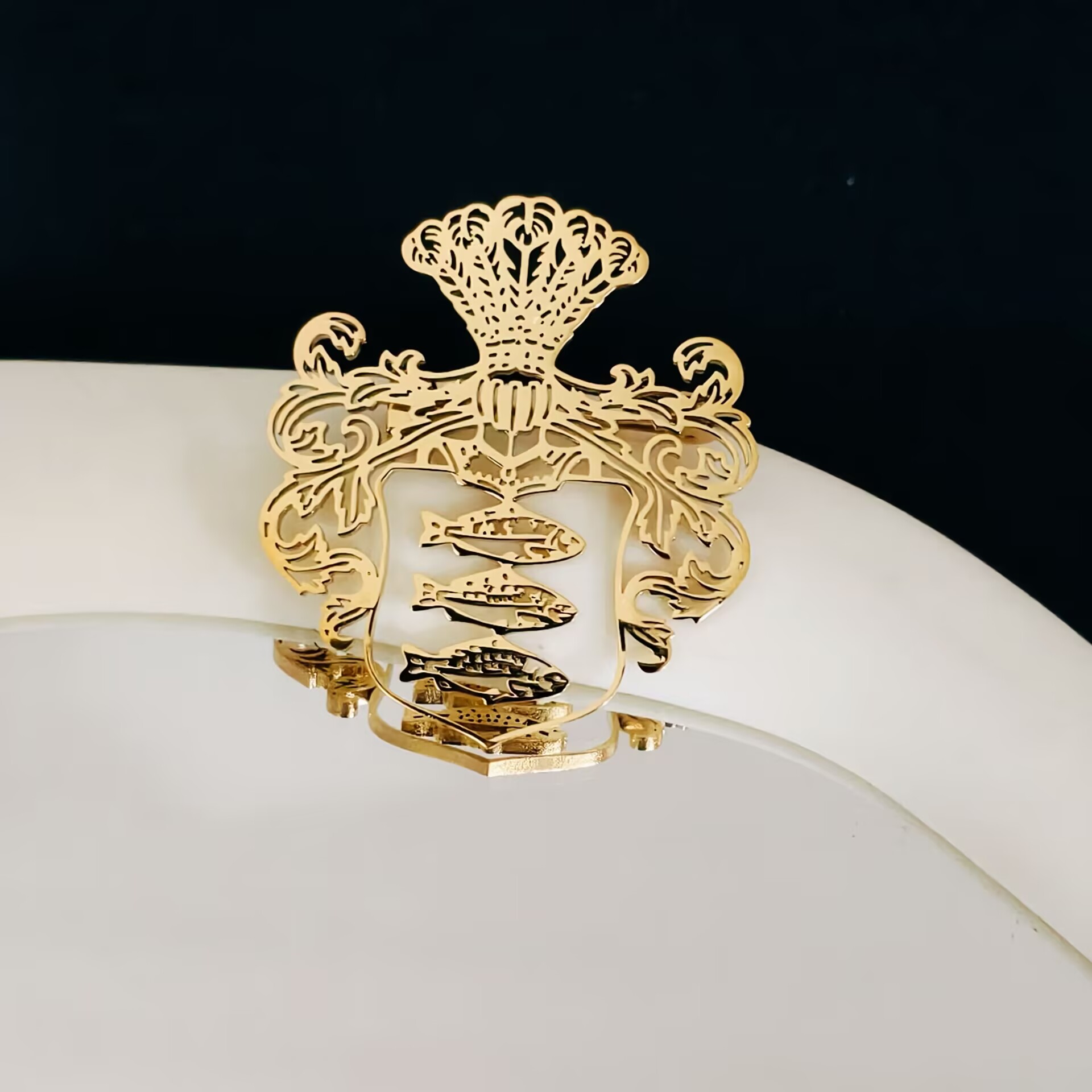 Spersonalizowana broszka ze st – Tuxedo Lapel Pin recenzja i cena